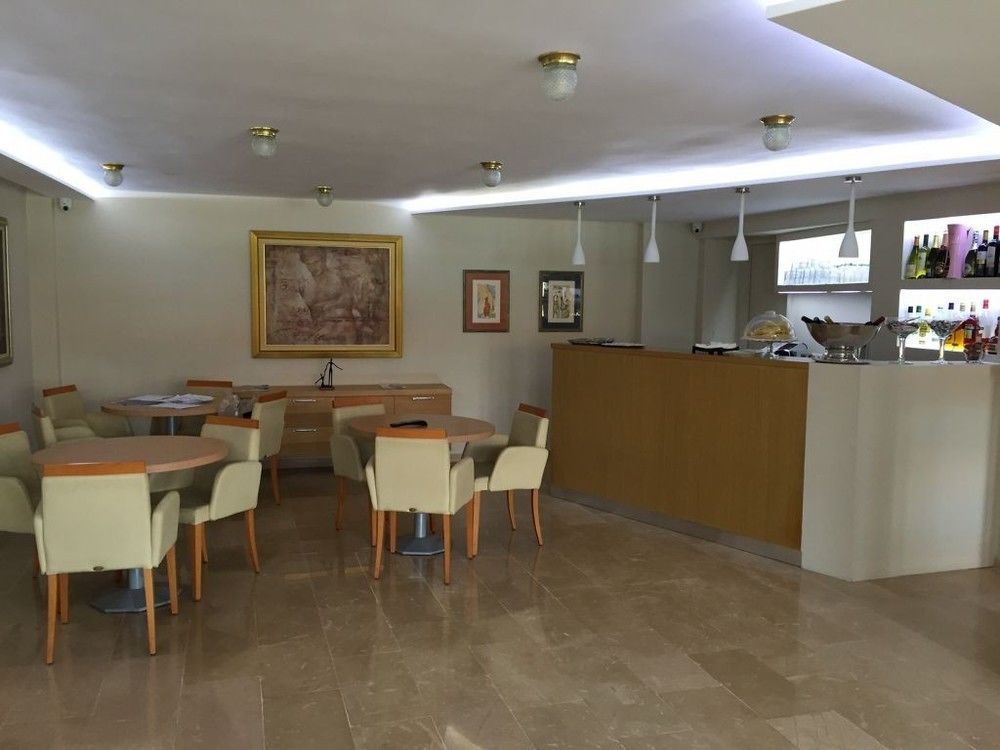 Karalis City Hotel Pilos Exterior foto
