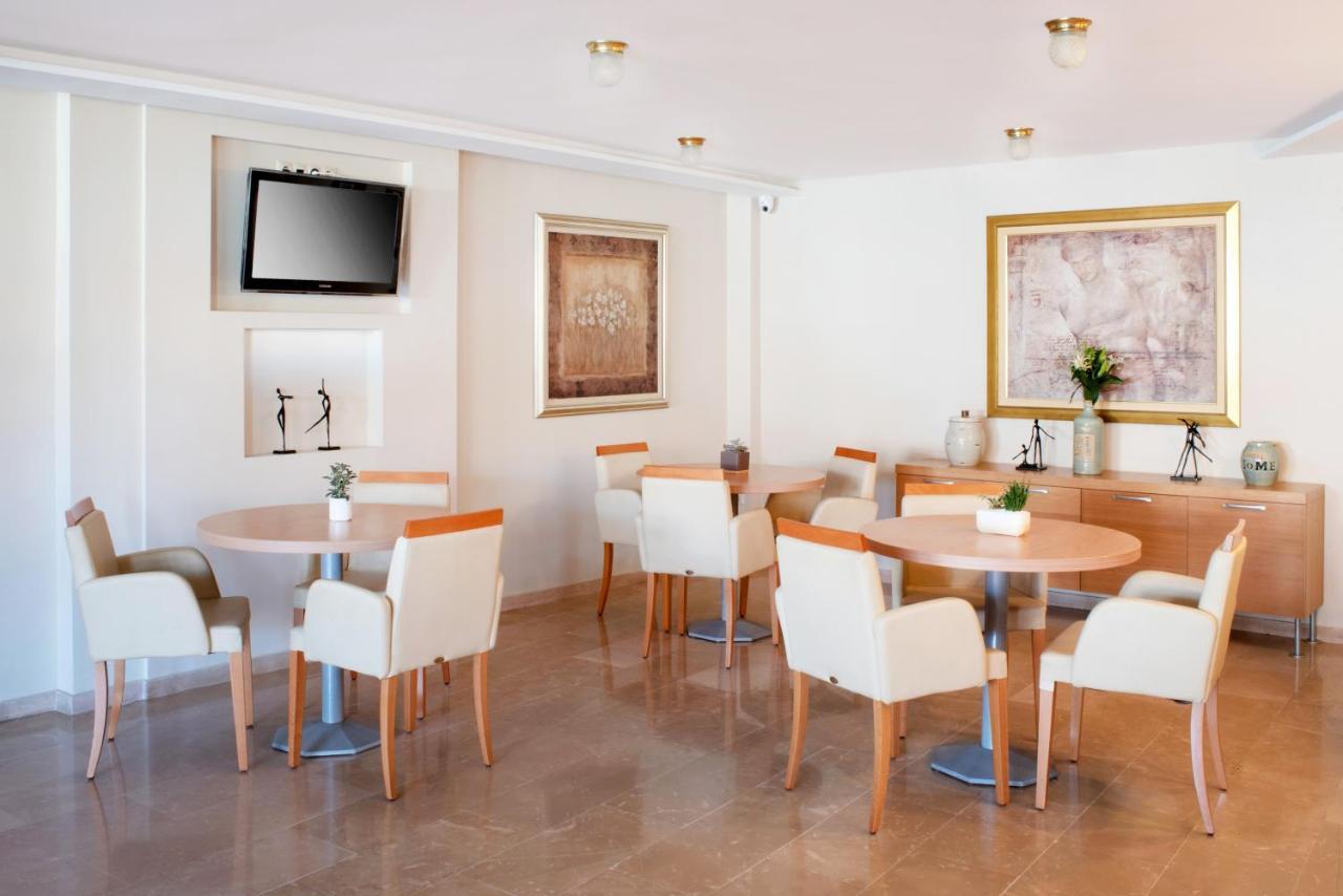 Karalis City Hotel Pilos Exterior foto